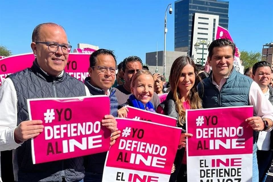 Entre los presentes estuvieron los panistas Pedro Salgado y Héctor Castillo, así como el priista Francisco Cienfuegos.