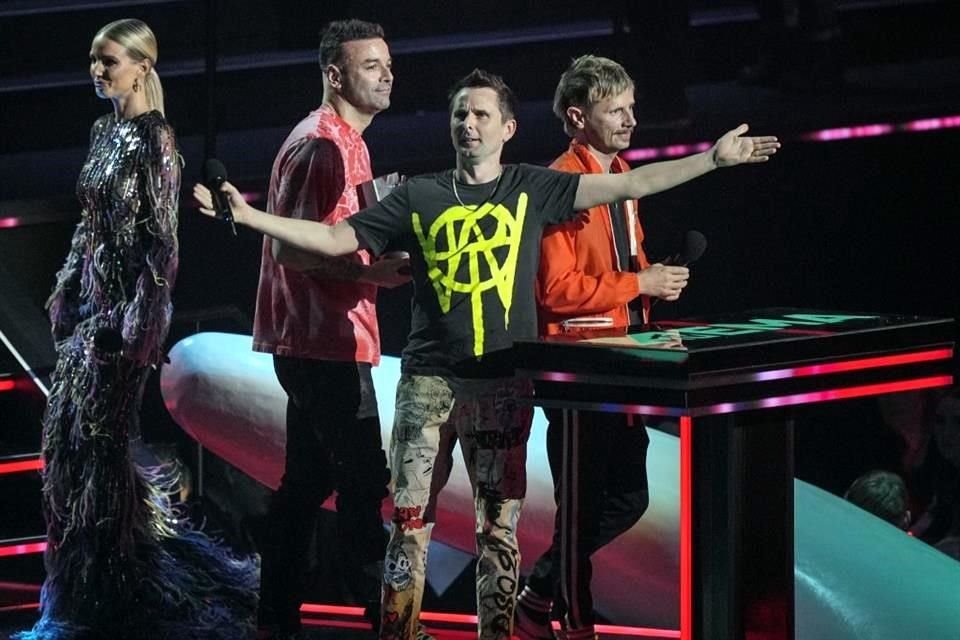 Matt Bellamy y los integrantes de Muse recibieron el premio a 'Mejor Rock'.