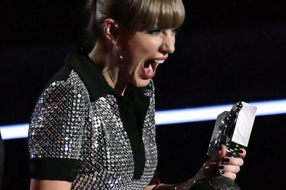 La cantautora Taylor Swift triunfó en los premios MTV Europe Music Awards 2022 con cuatro premios, incluyendo el de Mejor Artista.