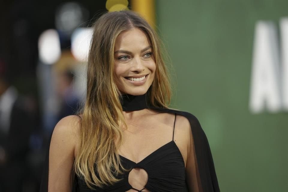 La actriz Margot Robbie aseguró que el spin- off femenino de 'Piratas del Caribe' fue cancelado.