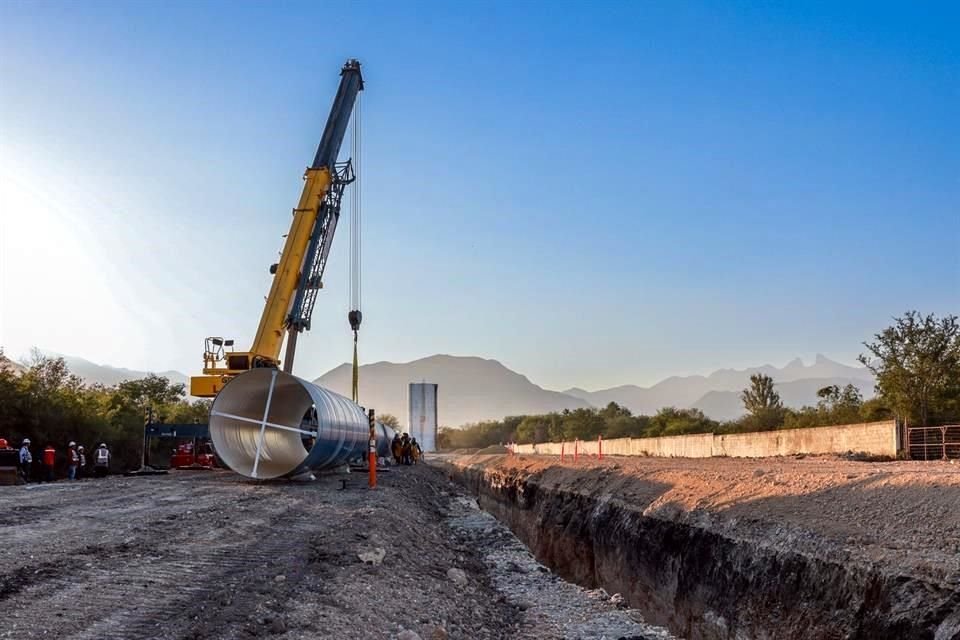 El ducto de 105 kilómetros será terminado, según el plazo más reciente dado por el Gobernador Samuel García, en mayo del 2023.