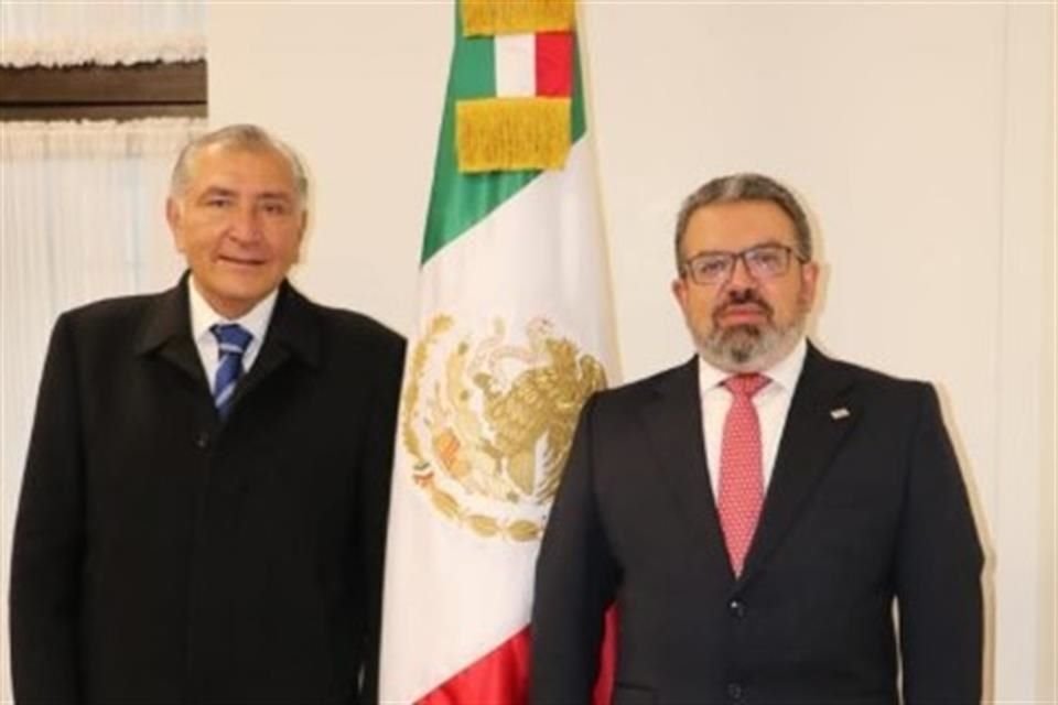 El Secretario de Gobernación, Adán Augusto López, dio posesión a Jorge Nuño Lara como nuevo Secretario de Infraestructura, Comunicaciones y Transportes (SICT).