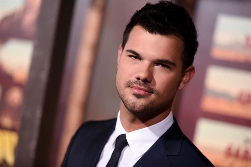 El actor Taylor Lautner contrajo matrimonio con la influencer Taylor Dome tras cuatro años de noviazgo.