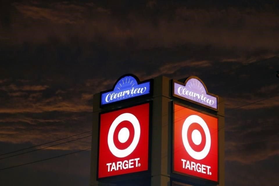 La minorista estadounidense Target advirtió que las ventas de la temporada navideña serán muy malas y sus acciones se hundían un 13 por ciento.