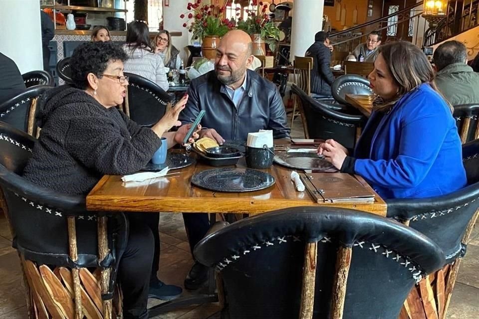 Mary Telma Guajardo, dirigente del PRD en Coahuila (de izq. a der.); Rodrigo Fuentes Ávila, presidente estatal del PRI; y Elisa Maldonado, del Comité Estatal del PAN.