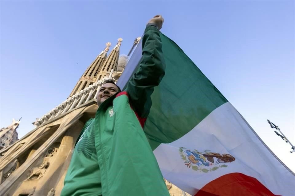 Los colores de México fueron mostrados con orgullo en la Sagrada Familia.