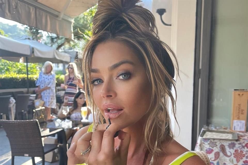 La actriz Denise Richards se dirigía junto con su esposo, al Popsicle Studio en Los Ángeles cuando le dispararon a su automóvil.