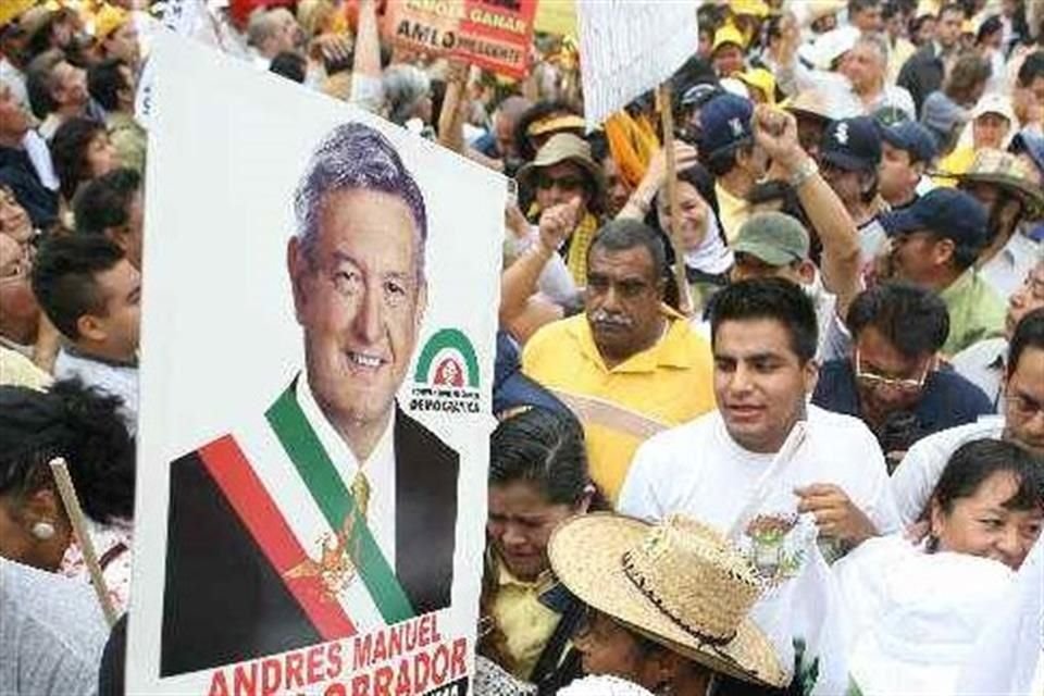 El Presidente López Obrador anunció que marchará el 27 de noviembre del Ángel de la Independencia al Zócalo con motivo de sus cuatro años de Gobierno.