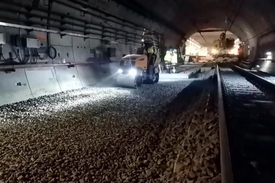 Sheinbaum detalló que los trabajos en el túnel terminarán este diciembre, pero que se iniciarán las pruebas días después. 