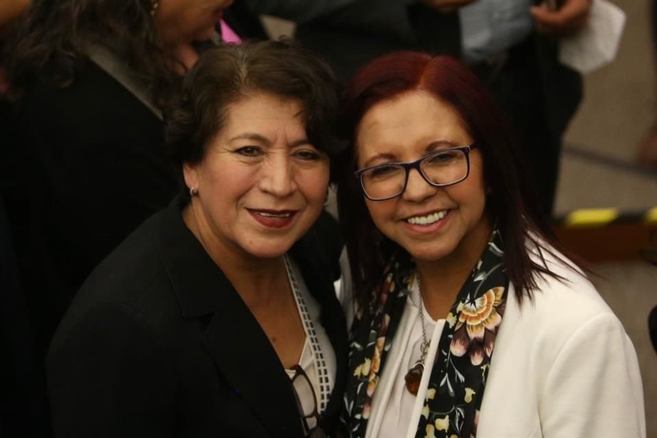 Delfina Gómez y Leticia Ramírez en el Senado.