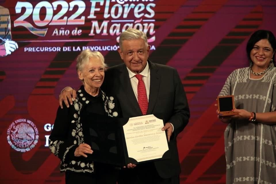 La cineasta Bertha Navarro recibió en 2020 un reconocimiento especial ante las críticas porque ese año todos los premiados fueron hombres.