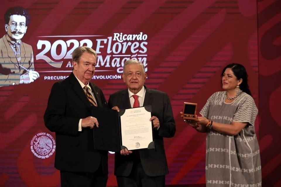 El académico Fernando Serrano Migallón, reconocido en el campo de Historia, Ciencias Sociales y Filosofía 2021.