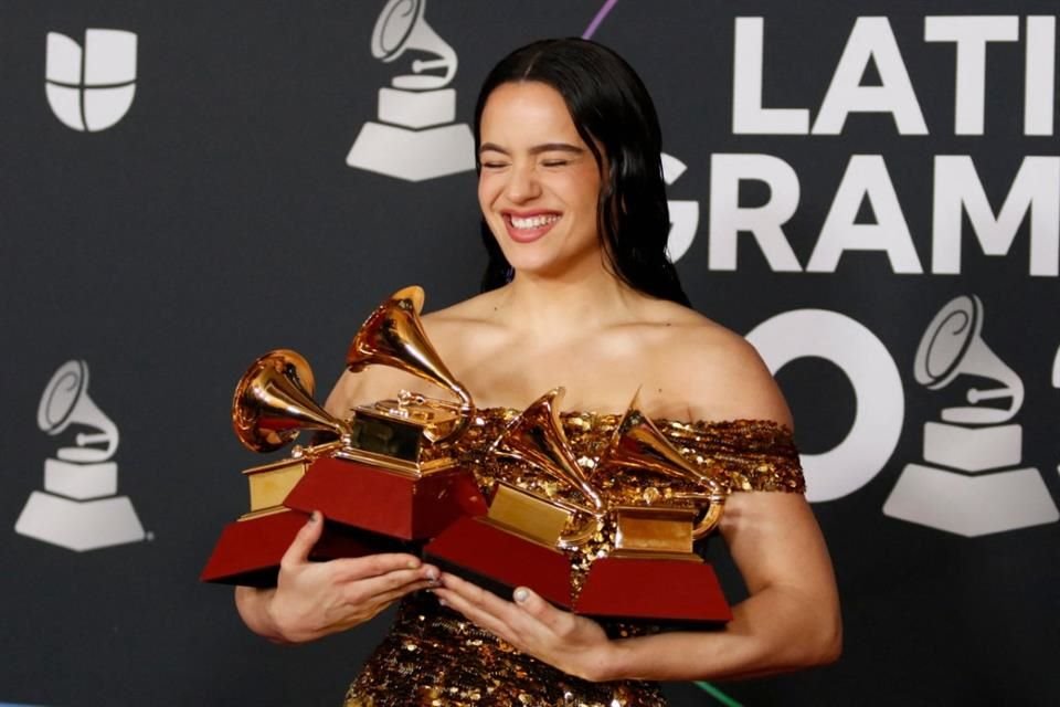 Rosalía fue galardonada con el Álbum del Año.