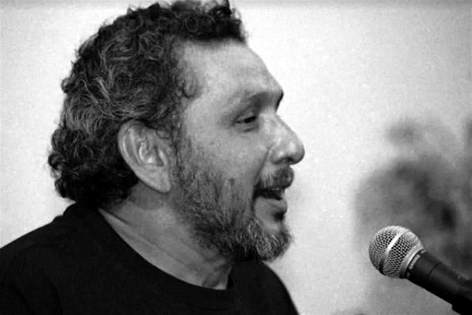 El cantautor Roberto González, figura emblemática del Movimiento Rupestre y de la contracultura mexicana, falleció el jueves a los 68 años. En la imagen, captado por Sergio Arellano, en el 2000.
