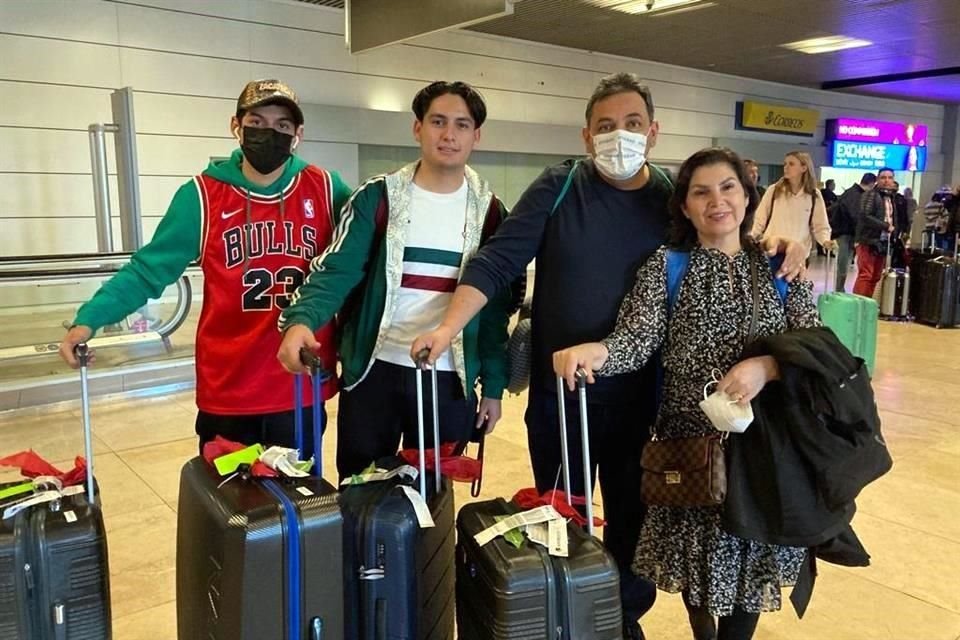 Los aficionados mexicanos destacan por traer colores alusivos a la Selección.