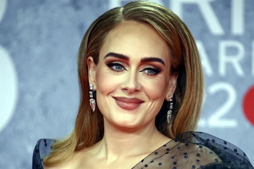 Adele compartió 'nunca ha estado más nerviosa', antes de dar inicio a los espectáculos en Las Vegas, que fueron pospuestos por pandemia.