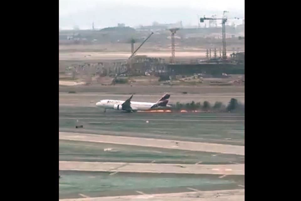 En Perú, un avión de la aerolínea Latam chocó en el aeropuerto de Lima contra un camión, lo que dejó al menos dos muertos y vuelos suspendidos.