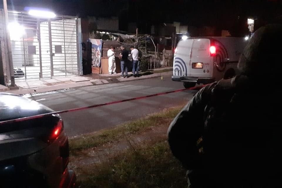 El asesinato de una mujer en Tlajomulco ocurrió en el Fraccionamiento Colinas del Roble, cuando eran aproximadamente las 23:00 horas.