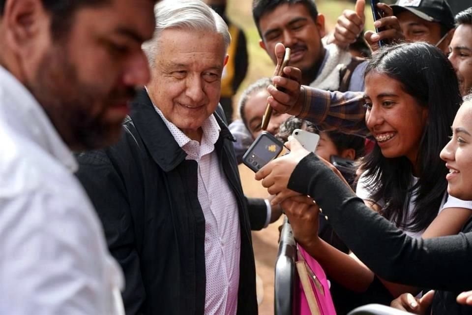 AMLO dijo que seguirá la 'transformación' en el País ante quienes le pidieron que se reeligiera en Áporo, Michoacán.