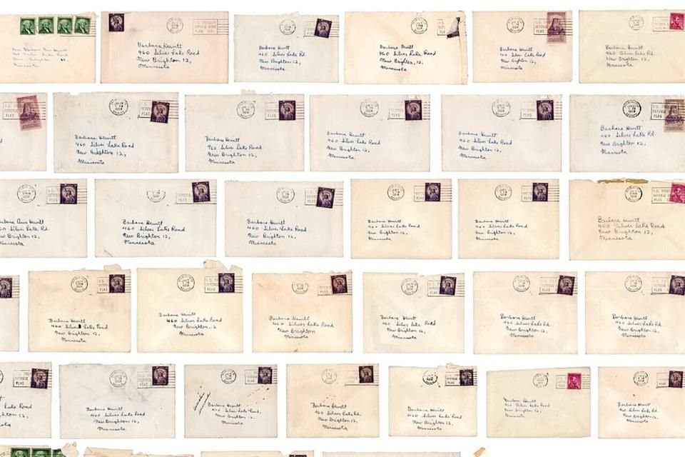 En una subasta, vendieron la colección de cartas de amor que Bob Dylan escribió a una novia, fue adquirida por casi 670 mil dólares.