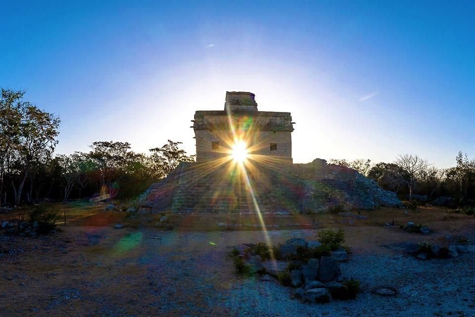 Dzibilchaltú es una zona arqueológica que atrae con su historia escrita en piedras; está a solo 20 minutos de Progreso, Yucatán.