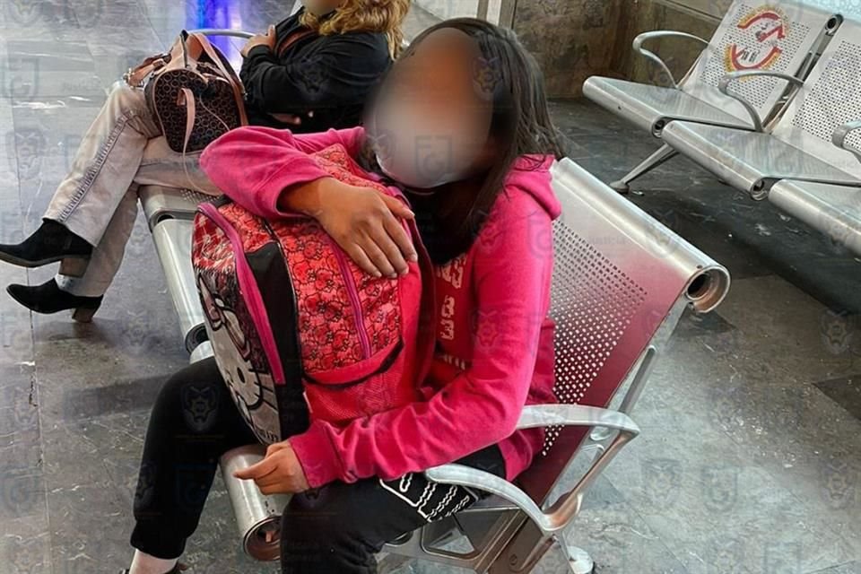 la Fiscalía difundió una fotografía de Eli, en la que aparece sentada, vestida con un pantalón negro y una sudadera rosa.