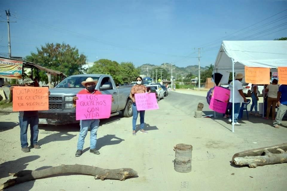 Cuatro integrantes de la UPOEG están desaparecidos desde la tarde del viernes pasado.