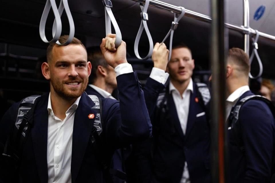 El ex jugador de Rayados, Vincent Janssen, a su llegada a Qatar con la selección de Países Bajos.