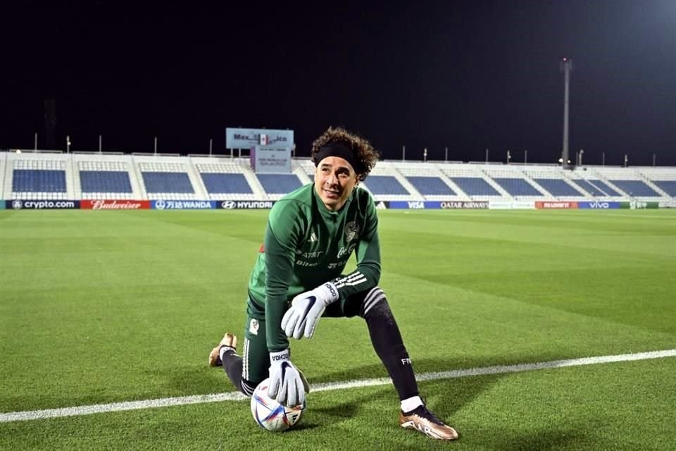 Guillermo Ochoa acude a su quinta Copa del Mundo.
