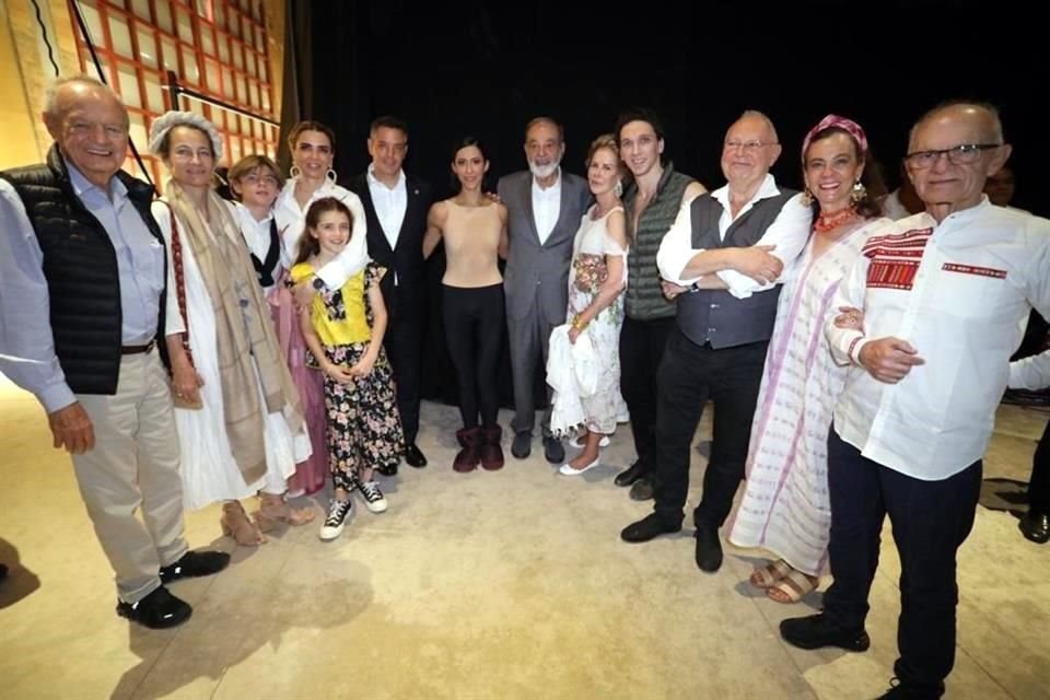 A la apertura acudieron Alejandro Murat, Gobernador de Oaxaca; Elisa Carrillo, bailarina, y, entre otras y otros invitados, los empresarios Carlos Slim y Alfredo Harp.