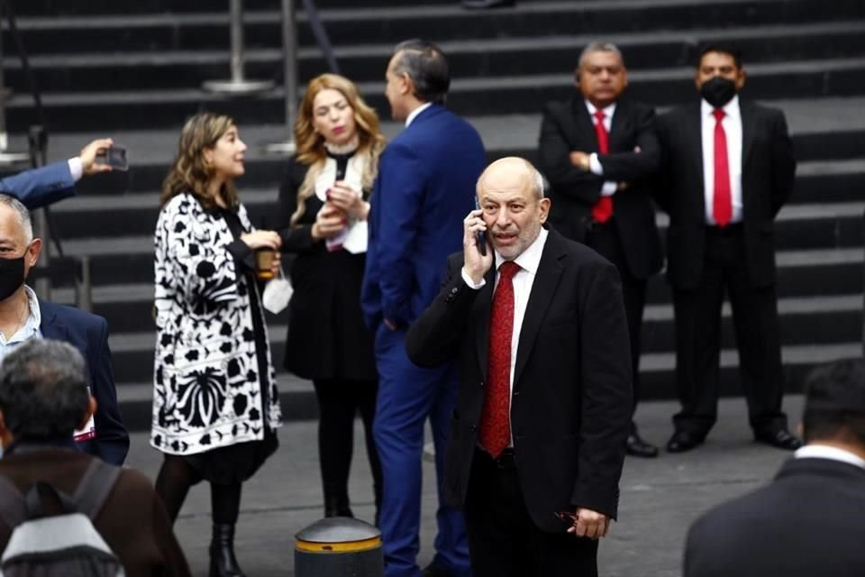 Legisladores de Oposición hicieron cuestionamientos a Guillermo Calderón, director del Sistema Colectivo Metro, durante su comparecencia.