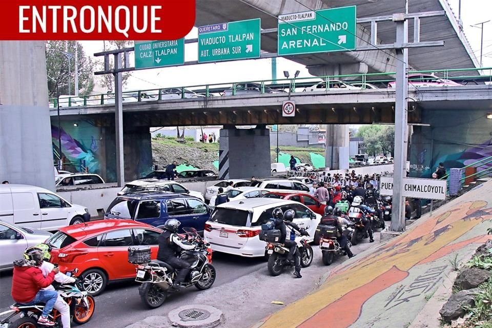 Habitantes bloquearon la vía por falta de agua.