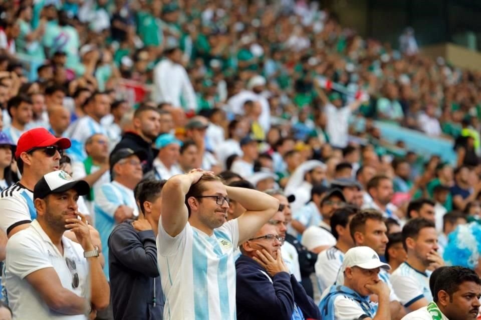 La hinchada argentina no podía creer la suerte de su Selección.