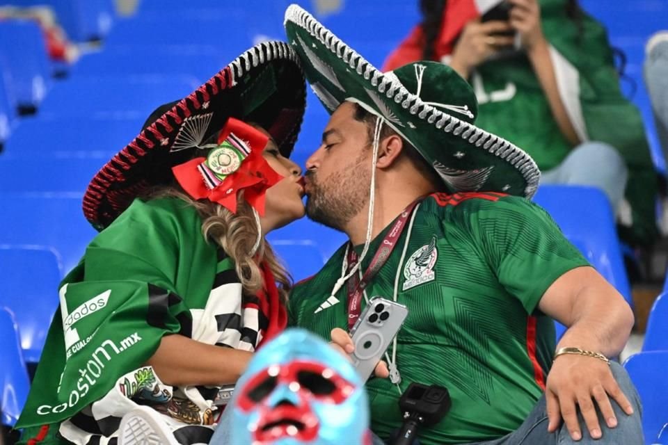 Las parejas tampoco faltaron en el Estadio 974.