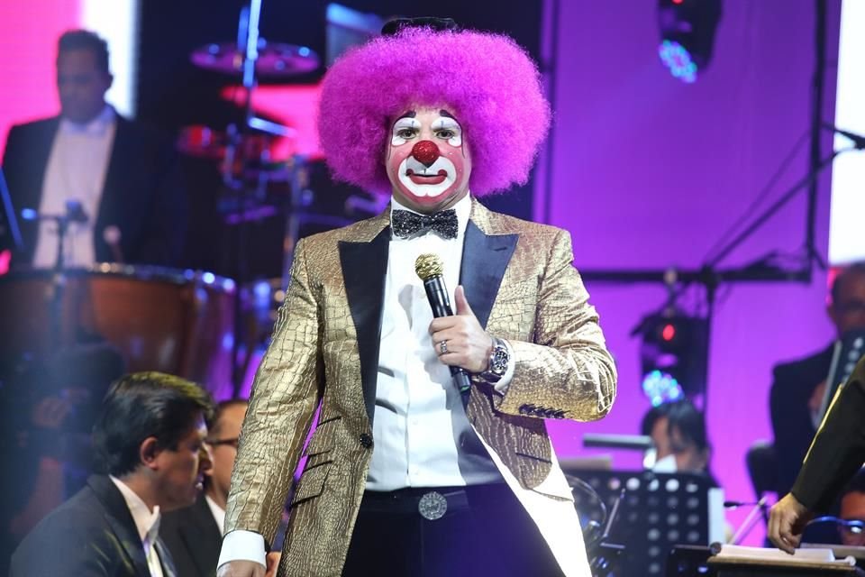 Platanito estuvo a punto de llorar durante un show tras decir que existen posibilidades de que lo quieran en la cárcel.