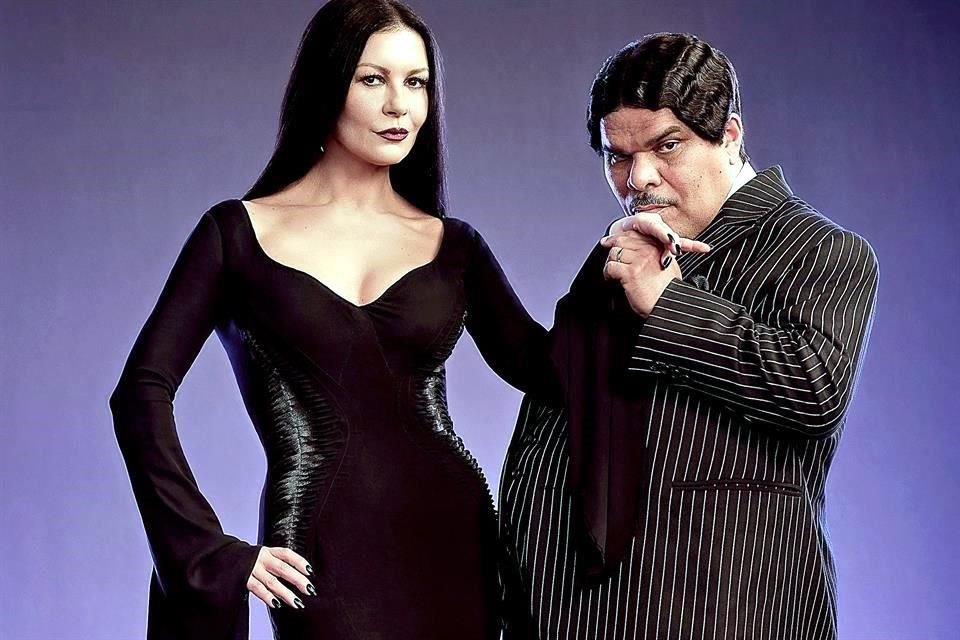 Catherine Zeta-Jones y Luis Guzmán dan vida a los nuevos Morticia y Homero Addams.