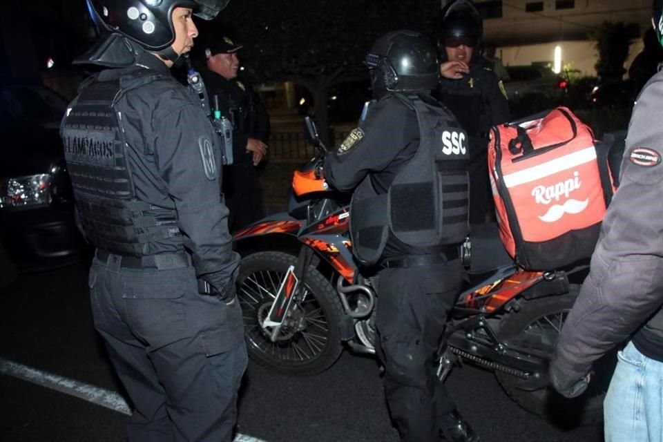 Repartidores y motociclistas pidieron en las oficinas de la Semovi que las modificaciones al Reglamento de Tránsito no sean implementadas.