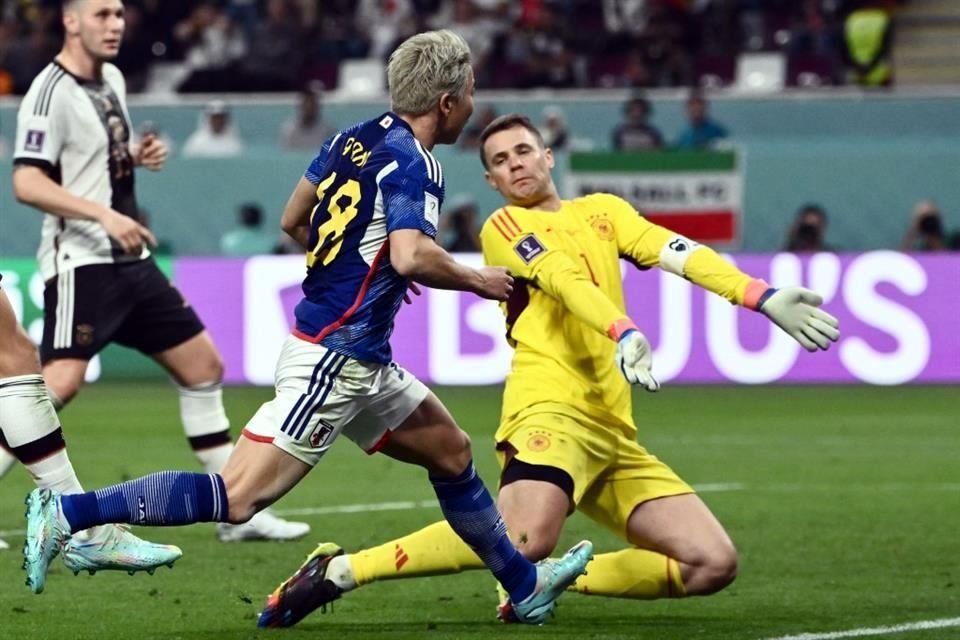 Takuma Asano batió así a Manuel Neuer.