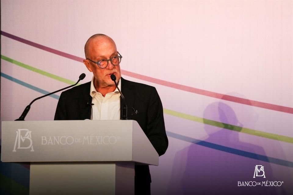 Jonathan Heath, subgobernador de Banxico, reconoció que la baja de la tasa de referencia no fue en realidad un viraje en la estrategia, sino sólo un 'pequeño ajuste'.