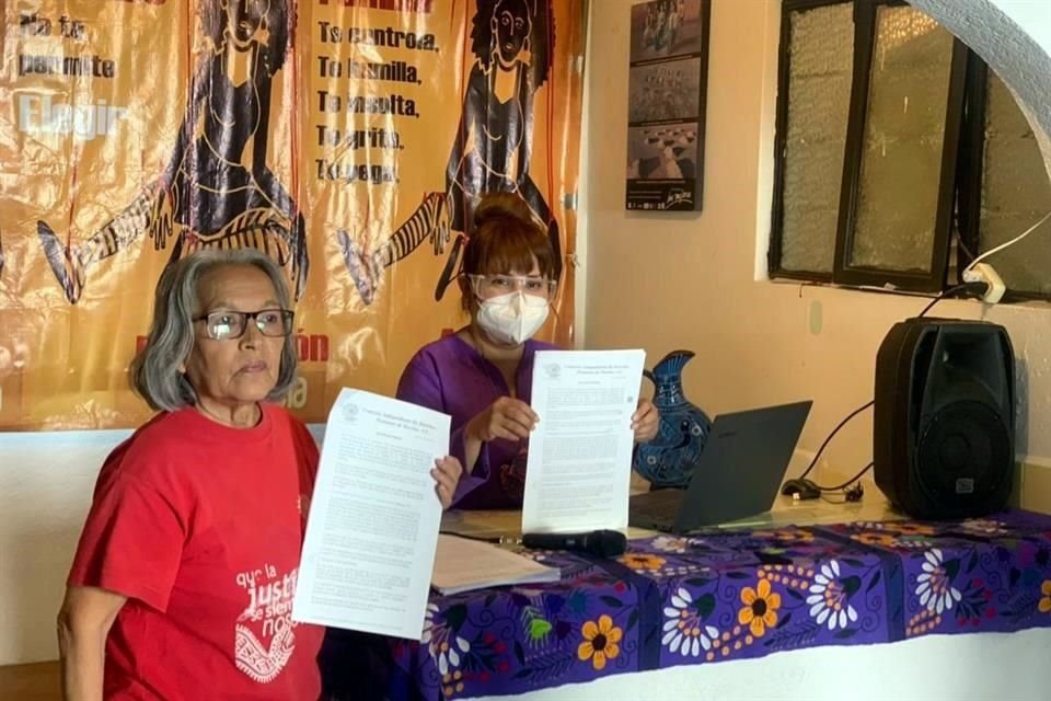 Las activistas durante presentación de la segunda parte del informe realizado sobre el tema de feminicidio.