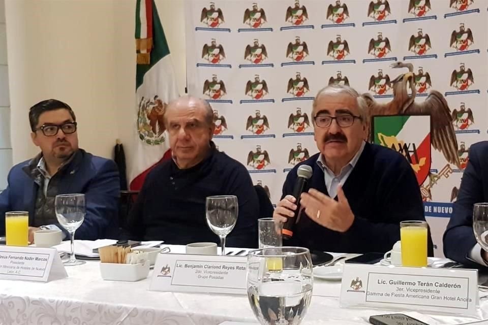 José Manuel Ortiz (de izq. a der.), Jesús F. Nader, Benjamín Clariond y Guillermo Terán, de la Asociación Mexicana de Hoteles de Nuevo León.