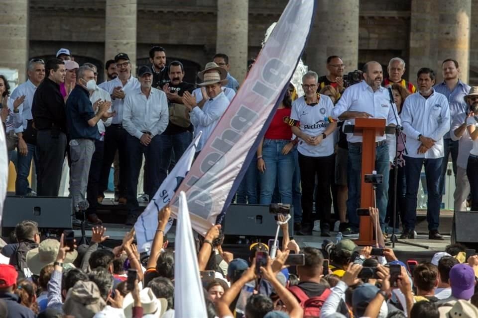 Entre los oradores del mitin en Plaza Liberación estuvieron la Diputada local, Mara Robles, y Zoé García, nueva presidenta de la Federación de Estudiantes Universitarios (FEU).