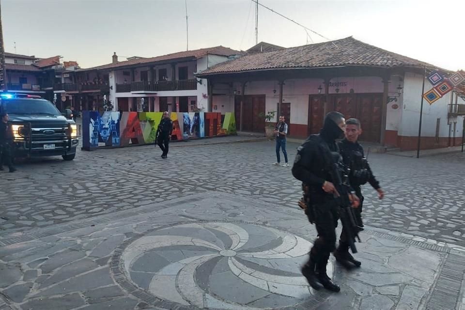 Elementos de la policía realizanun operativo en el municipio de Mazamitla.