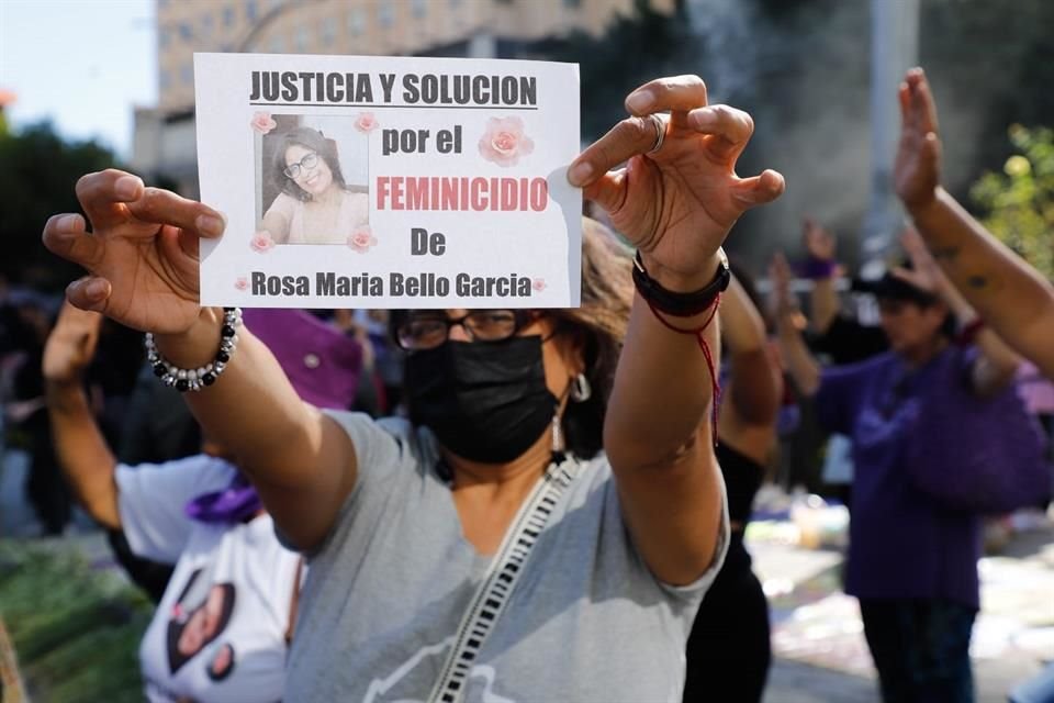 Los preparativos iniciaron desde el medio día con la pinta de carteles y algunas charlas entre madres que perdieron a sus hijas.