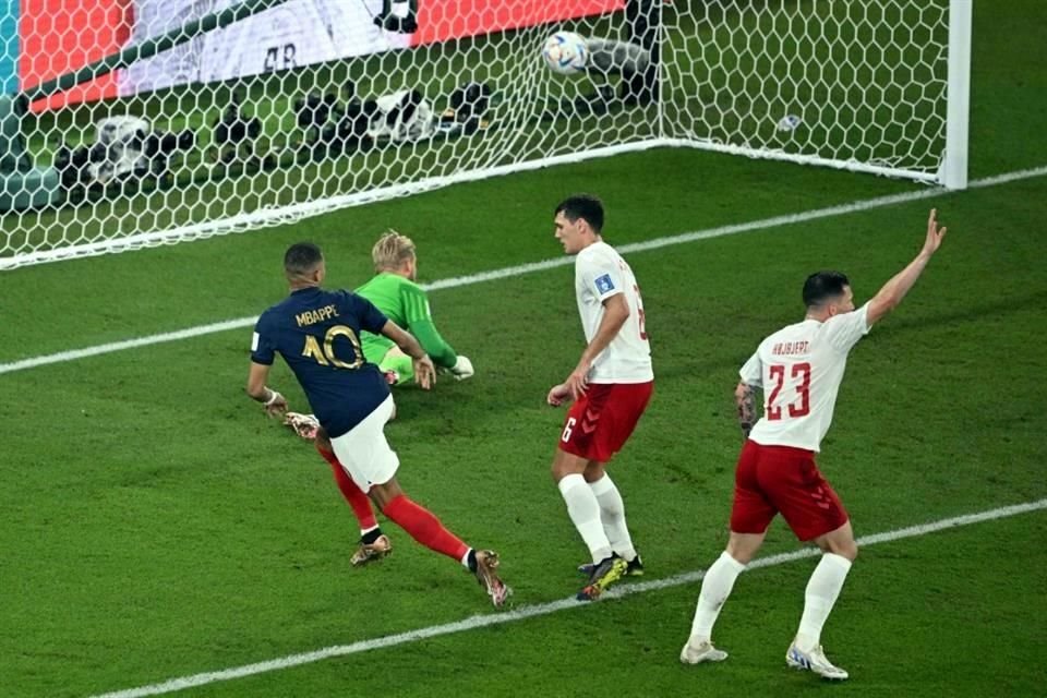 Kylian Mbappe abrió la cuenta en el partido.