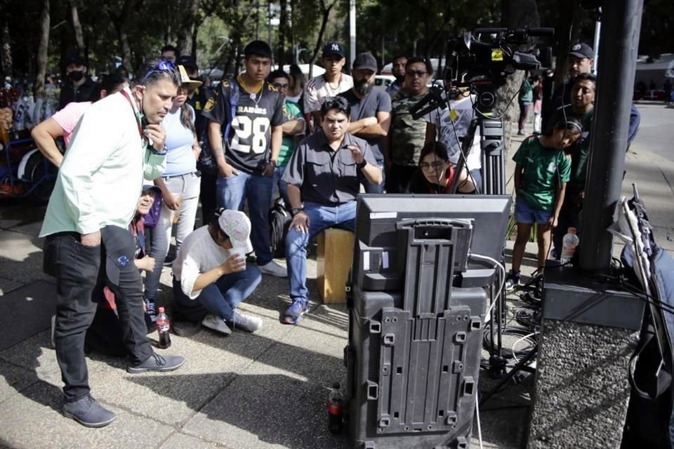 Aficionados sufrieron el juego en el Ángel de la Independencia.