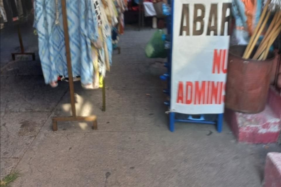 Señalan que a los residentes de la zona les cuesta estacionar sus autos.