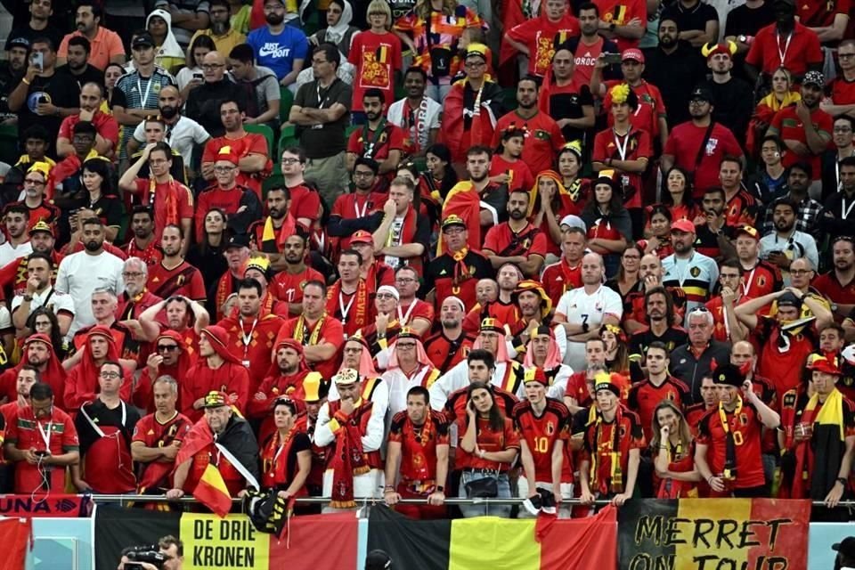 La afición belga no podía creer la derrota de su equipo.