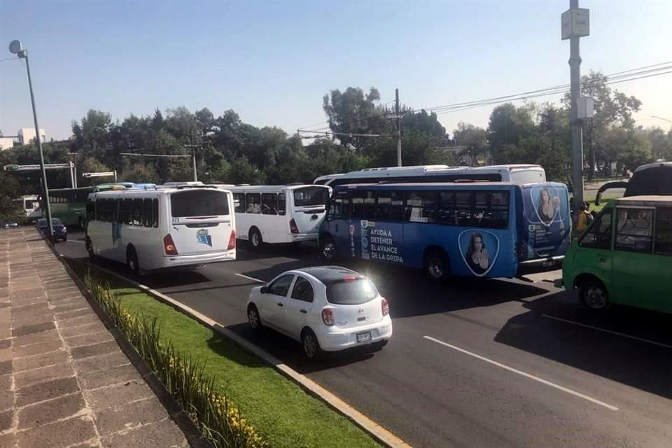 Centenas de camiones llegaron a la Ciudad de México con obradoristas.