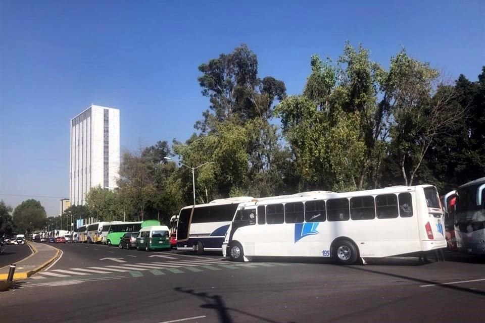 Los obradoristas también recurrieron a contratar unidades que son usadas para el transporte público urbano.